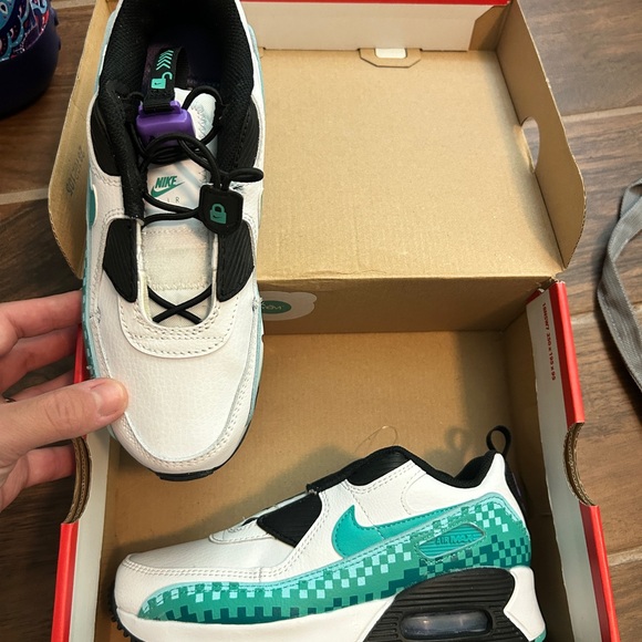 Nike Other - Nike Kids White & Teal Air Max Style Sneakers